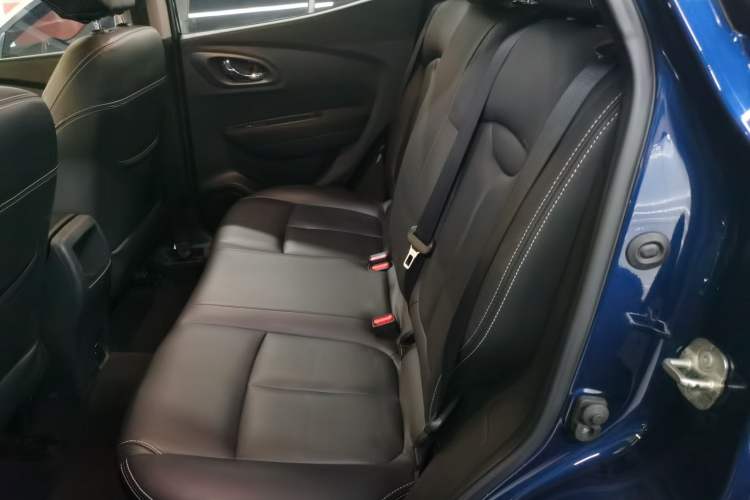 Used Renault Kadjar 2017 2.0L Two-Wheel Drive Fashion Edition Interior 4