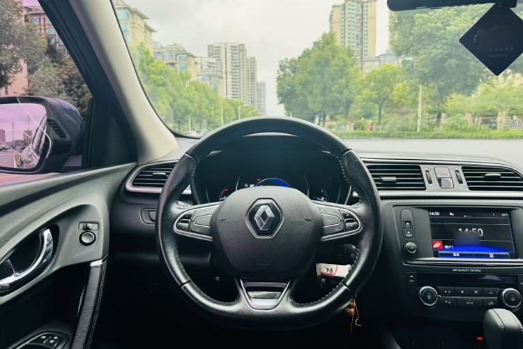 Used Renault Kadjar 2017 2.0L Two-Wheel-Drive Leading Edition Interior 7