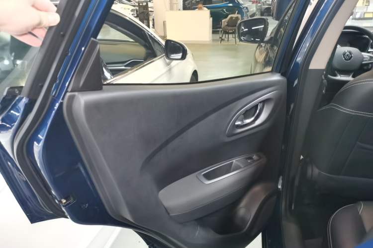 Used Renault Kadjar 2017 2.0L Two-Wheel Drive Fashion Edition Interior 8