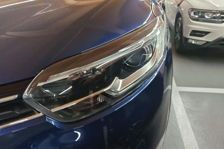 Used Renault Kadjar 2017 2.0L Two-Wheel Drive Comfort Edition Left Front Headlight