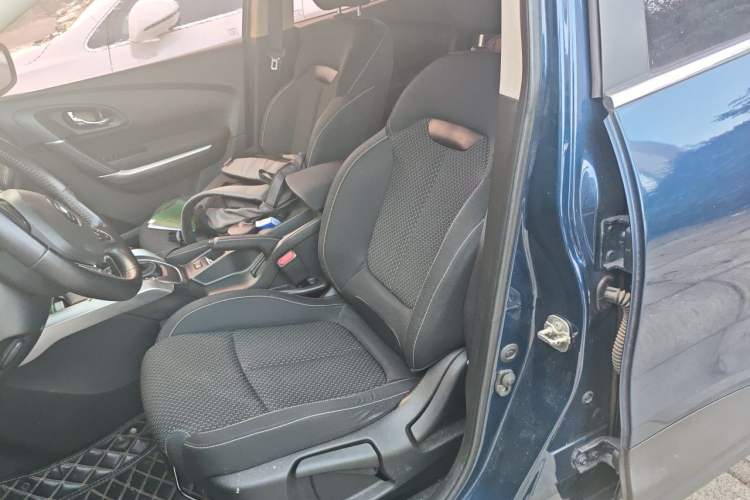 Used Renault Kadjar 2017 2.0L Two-Wheel Drive Comfort Edition Left Front Seat