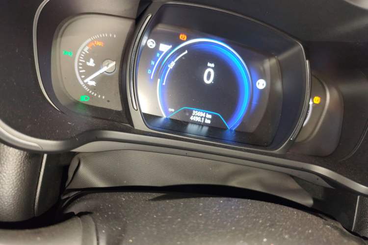 Used Renault Kadjar 2017 2.0L Two-Wheel Drive Luxury Edition Odometer Close Up