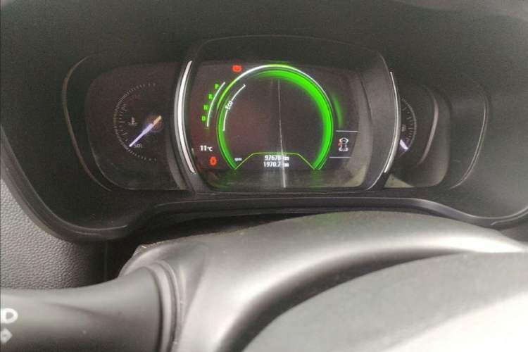 Used Renault Kadjar 2017 2.0L Two-Wheel Drive Comfort Edition Odometer Close Up