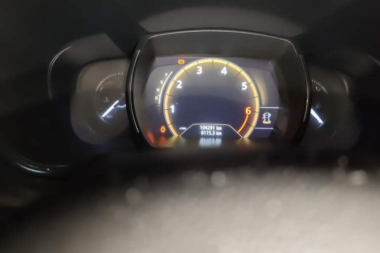 Used Renault Kadjar 2017 2.0L Two-Wheel Drive Luxury Edition Odometer Close Up