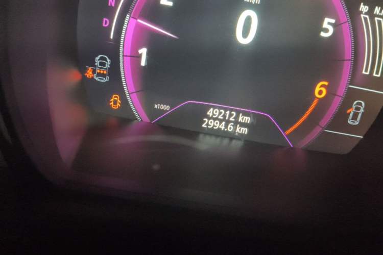 Used Renault Kadjar 2017 2.0L Two-Wheel Drive Luxury Edition Odometer Close Up