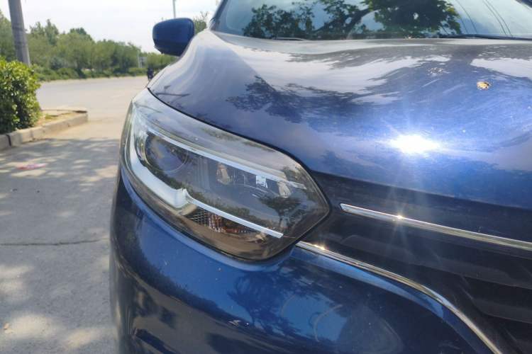 Used Renault Kadjar 2017 2.0L Two-Wheel Drive Comfort Edition Right Front Headlight