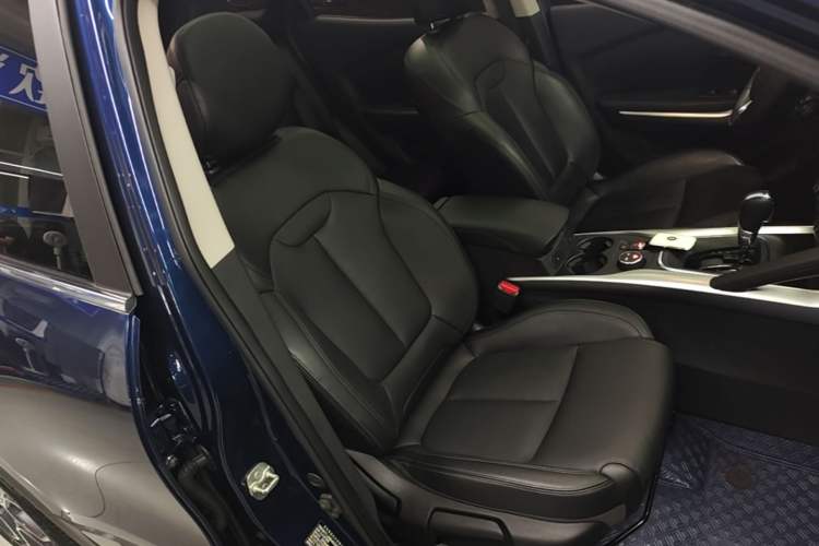 Used Renault Kadjar 2017 2.0L Two-Wheel Drive Luxury Edition Right Front Seat