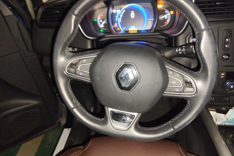 Used Renault Kadjar 2017 2.0L Two-Wheel Drive Luxury Edition Steering Wheel