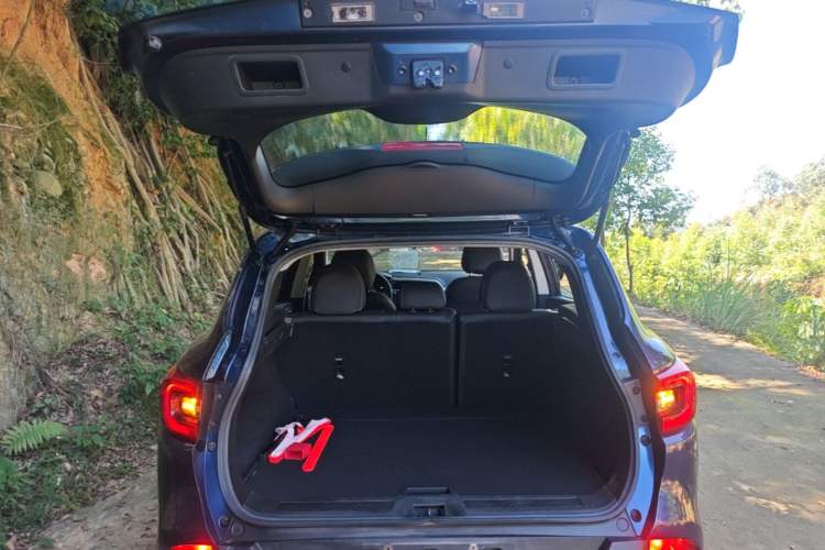 Used Renault Kadjar 2017 2.0L Two-Wheel Drive Comfort Edition Trunk