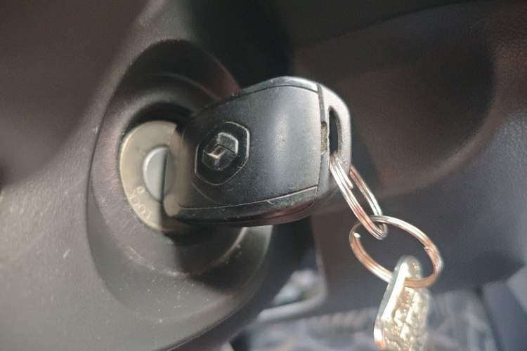 Used Renault Kadjar 2017 2.0L Two-Wheel Drive Comfort Edition Vehicle Key