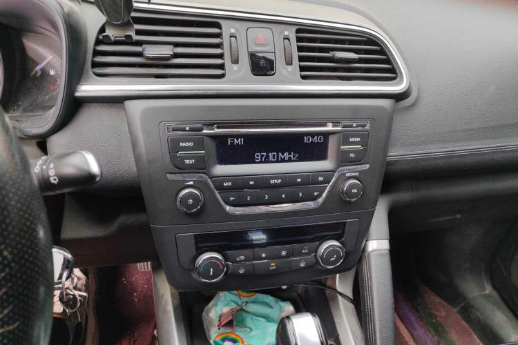 Used Renault Kadjar 2017 2.0L Two-Wheel Drive Fashion Edition Audio And AC Panel