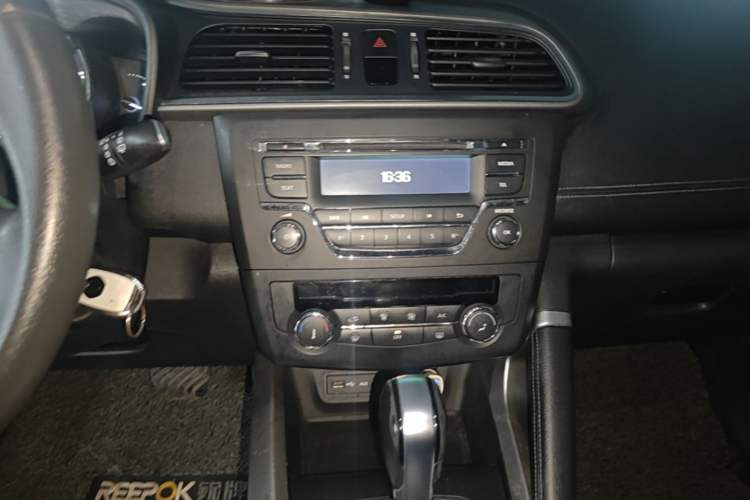 Used Renault Kadjar 2017 2.0L Two-Wheel Drive Fashion Edition Audio And AC Panel