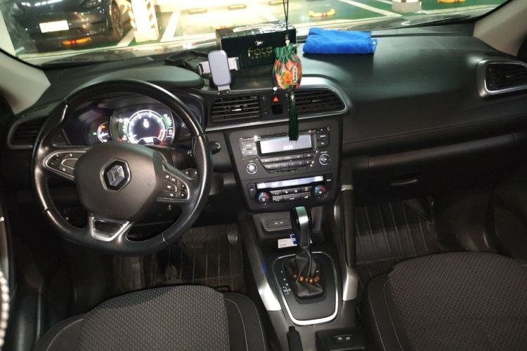 Used Renault Kadjar 2017 2.0L Two-Wheel Drive Comfort Edition Center Console