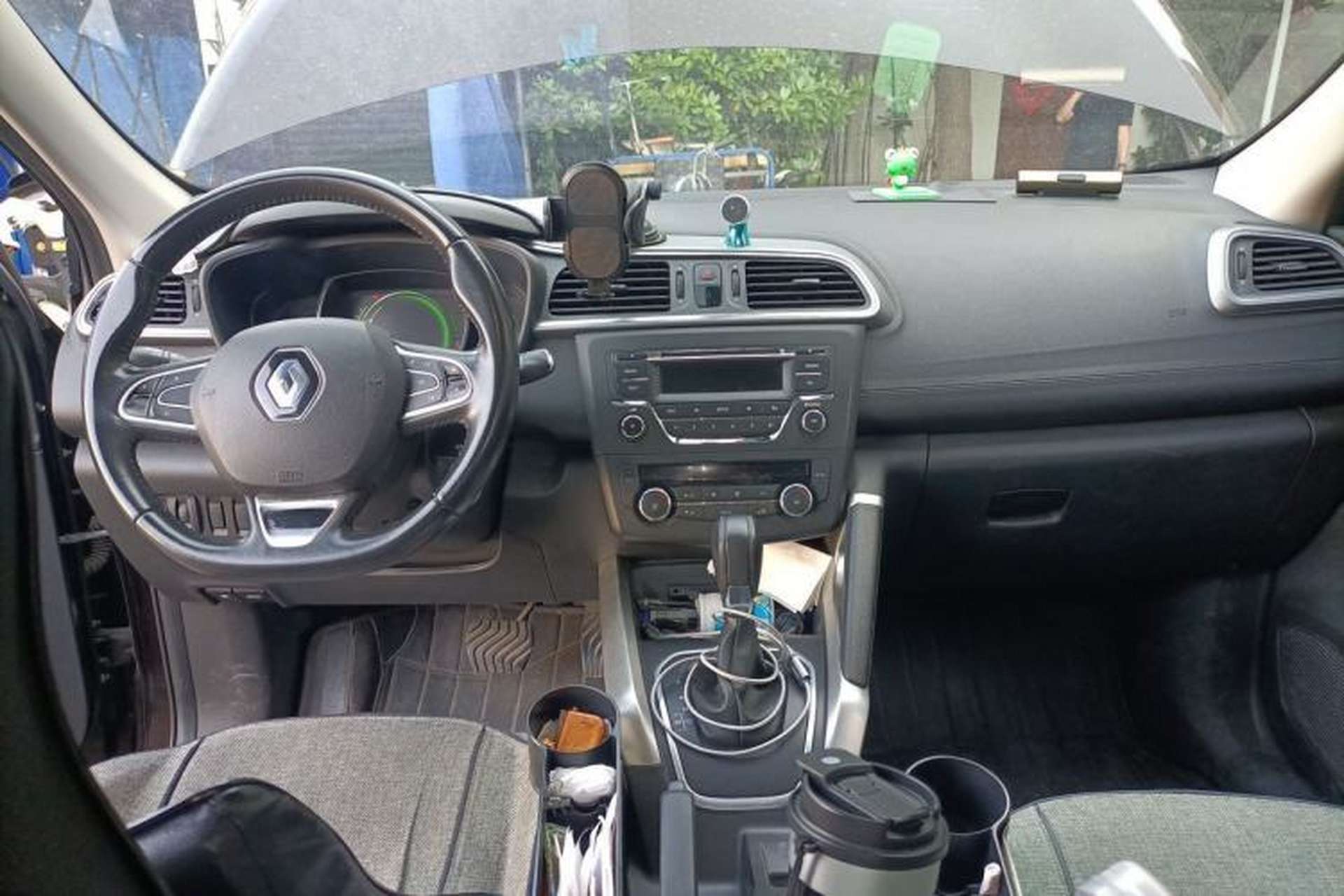 Used Renault Kadjar 2017 2.0L Two-Wheel Drive Comfort Edition Center Console