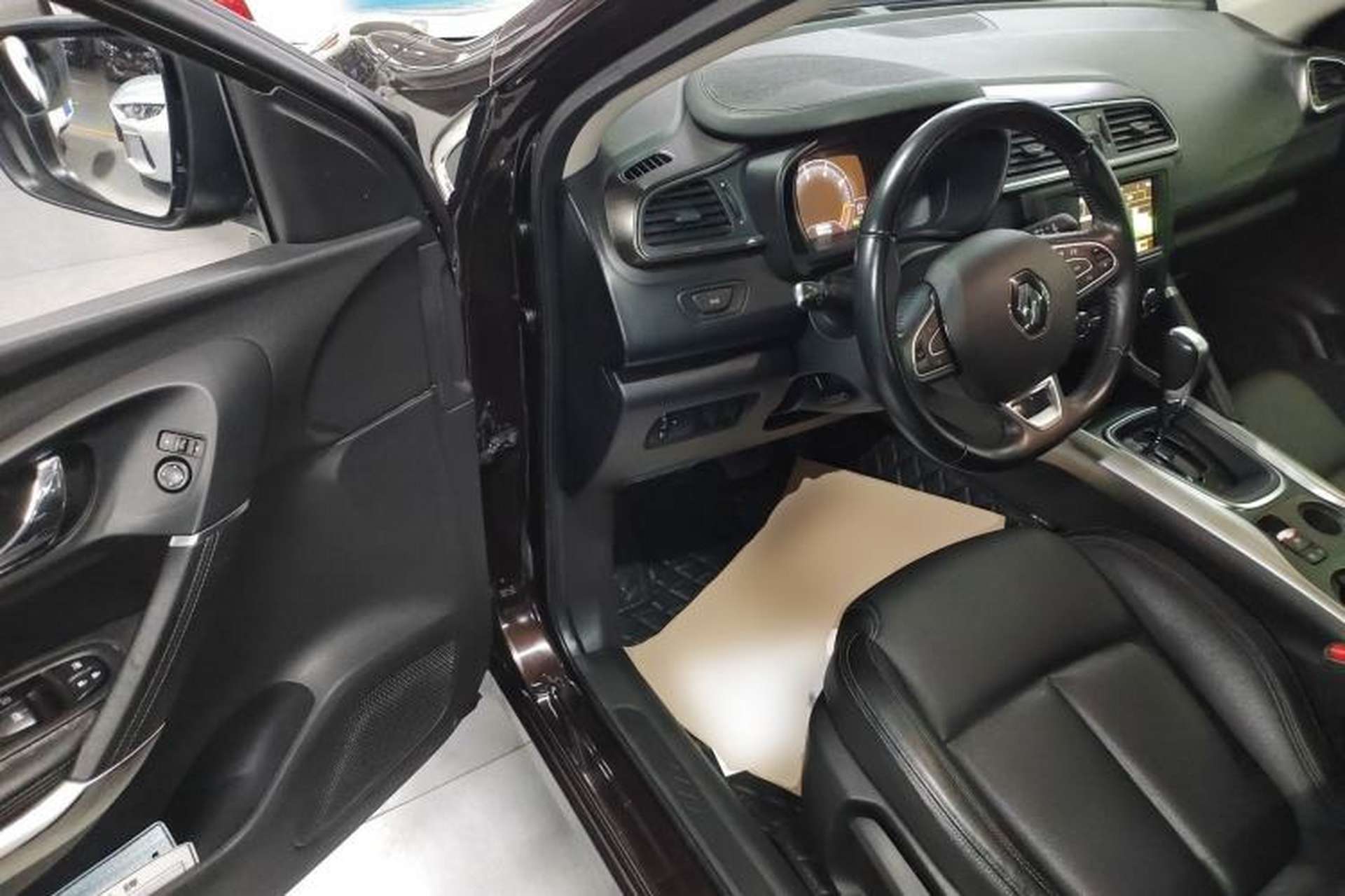 Used Renault Kadjar 2017 2.0L Two-Wheel-Drive Leading Edition Driver Seat