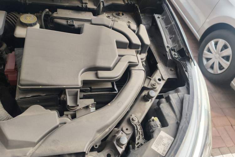 Used Renault Kadjar 2017 2.0L 120th Anniversary Limited Edition Engine Bay Left