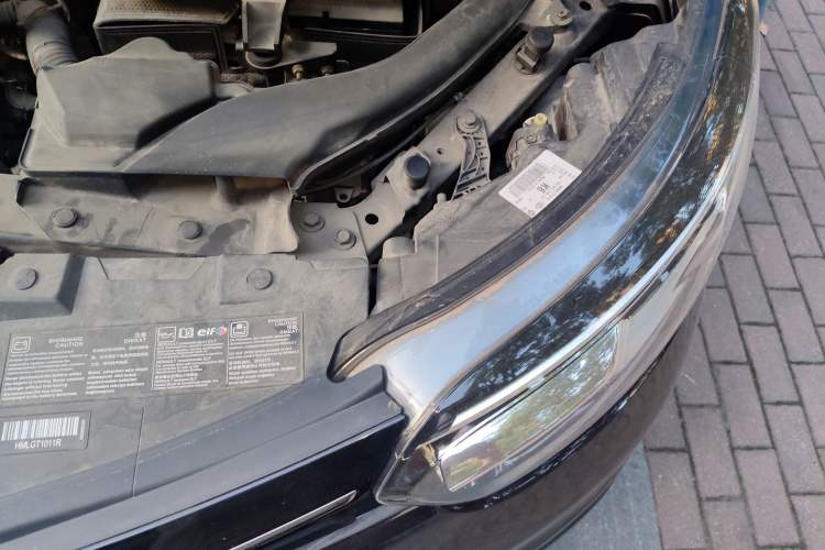 Used Renault Kadjar 2017 2.0L Two-Wheel-Drive Leading Edition Engine Bay Left