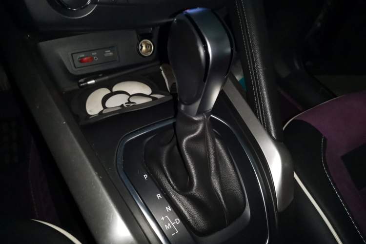 Used Renault Kadjar 2017 2.0L Two-Wheel Drive Comfort Edition Gear Lever