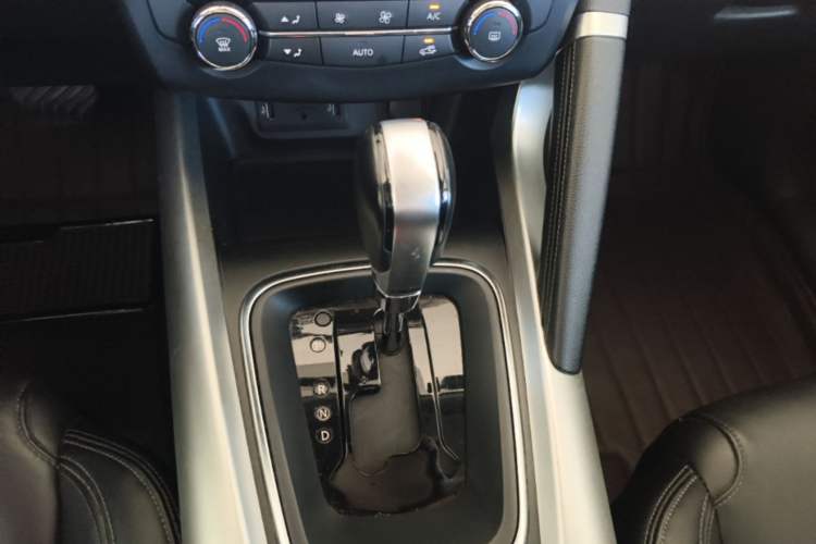 Used Renault Kadjar 2017 2.0L Two-Wheel Drive Luxury Edition Gear Lever