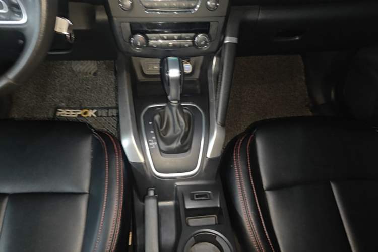 Used Renault Kadjar 2017 2.0L Two-Wheel Drive Fashion Edition Gear Lever