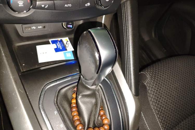 Used Renault Kadjar 2017 2.0L Two-Wheel Drive Comfort Edition Gear Lever
