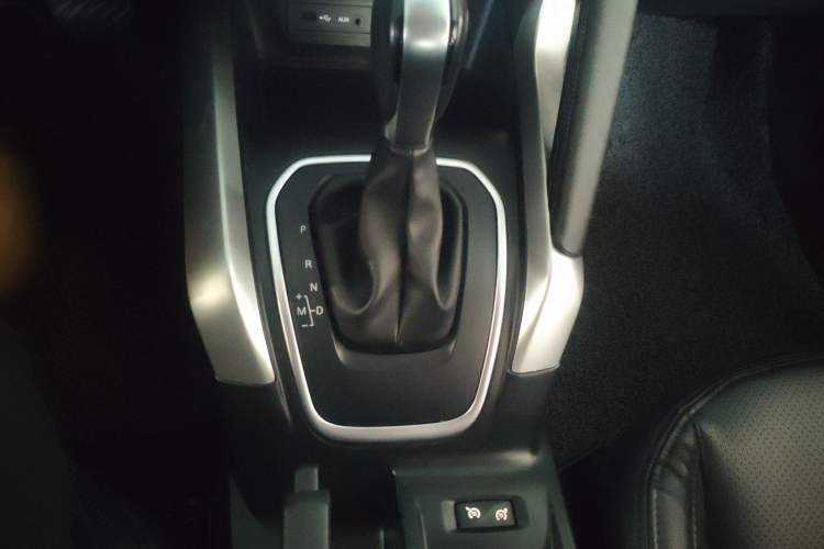 Used Renault Kadjar 2017 2.0L Two-Wheel Drive Comfort Edition Gear Lever