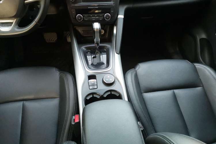 Used Renault Kadjar 2017 2.0L Two-Wheel Drive Luxury Edition Gear Lever