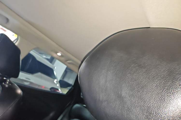 Used Renault Kadjar 2017 2.0L Two-Wheel Drive Comfort Edition Headliner