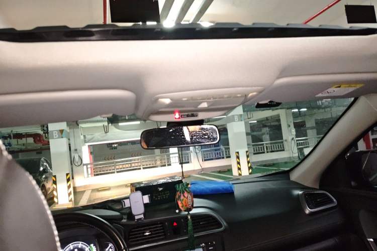 Used Renault Kadjar 2017 2.0L Two-Wheel Drive Comfort Edition Headliner