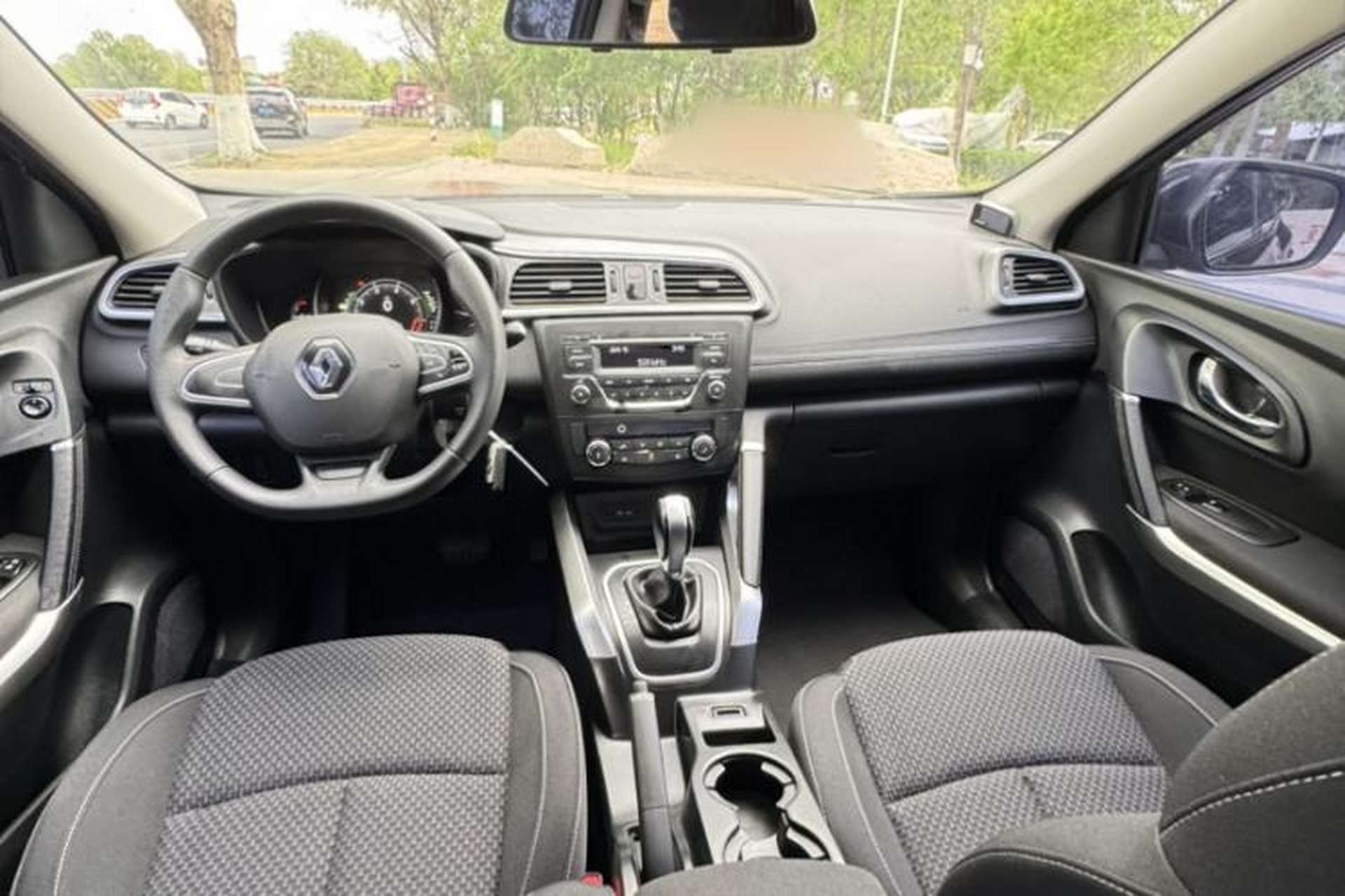 Used Renault Kadjar 2017 2.0L Two-Wheel Drive Fashion Edition Interior 1