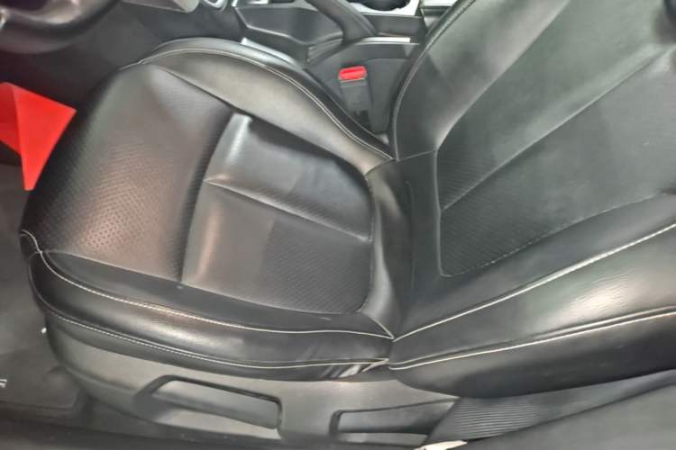 Used Renault Kadjar 2017 2.0L Two-Wheel Drive Comfort Edition Left Front Seat