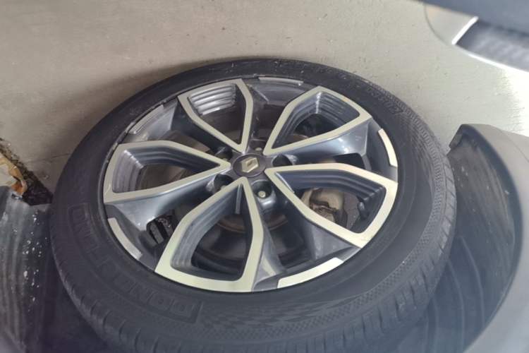 Used Renault Kadjar 2017 2.0L 120th Anniversary Limited Edition Left Front Wheel Hub