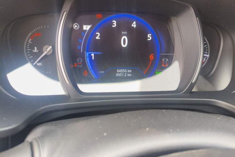 Used Renault Kadjar 2017 2.0L 120th Anniversary Limited Edition Odometer Close Up