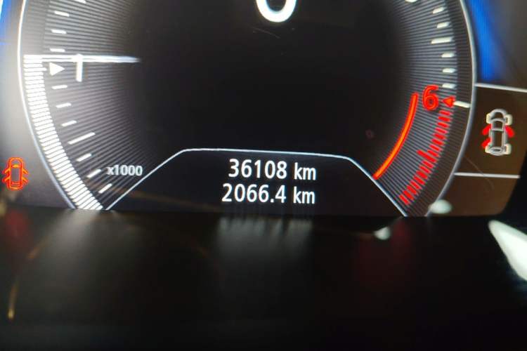 Used Renault Kadjar 2017 2.0L 120th Anniversary Limited Edition Odometer Close Up