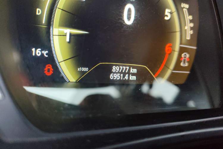 Used Renault Kadjar 2017 2.0L Two-Wheel Drive Comfort Edition Odometer Close Up