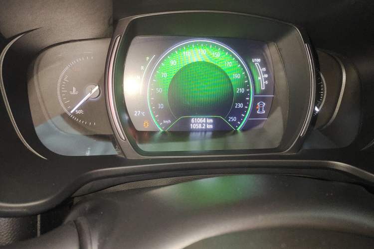 Used Renault Kadjar 2017 2.0L Two-Wheel Drive Comfort Edition Odometer Close Up