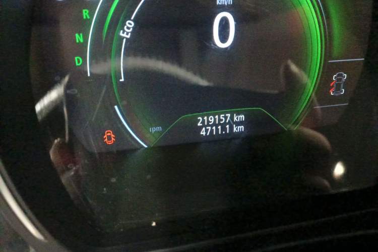 Used Renault Kadjar 2017 2.0L Two-Wheel Drive Luxury Edition Odometer Close Up
