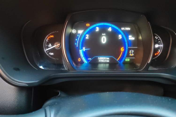 Used Renault Kadjar 2017 2.0L 120th Anniversary Limited Edition Odometer Close Up