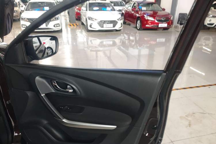 Used Renault Kadjar 2017 2.0L Two-Wheel Drive Comfort Edition Right Front Door Interior