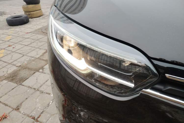 Used Renault Kadjar 2017 2.0L Two-Wheel Drive Comfort Edition Right Front Headlight