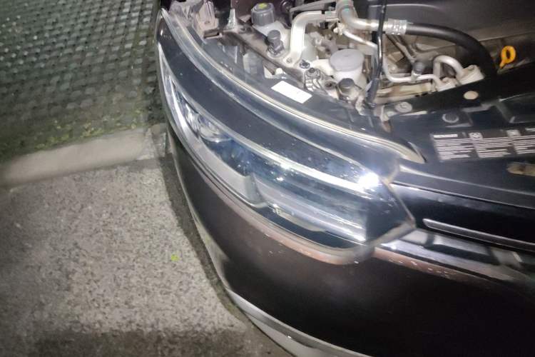 Used Renault Kadjar 2017 2.0L Two-Wheel Drive Comfort Edition Right Front Headlight