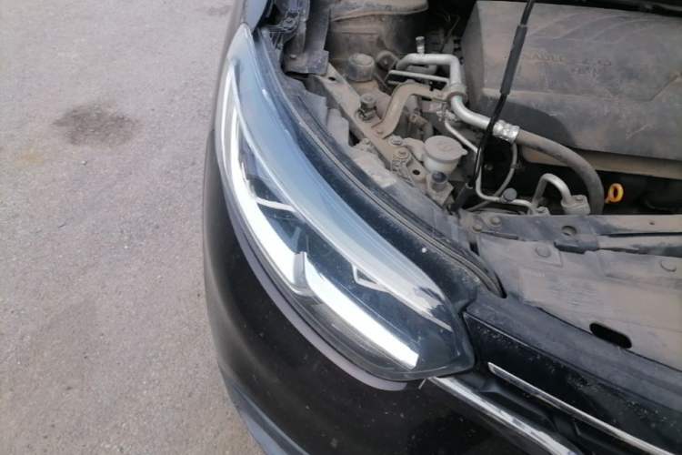 Used Renault Kadjar 2017 2.0L 120th Anniversary Limited Edition Right Front Headlight