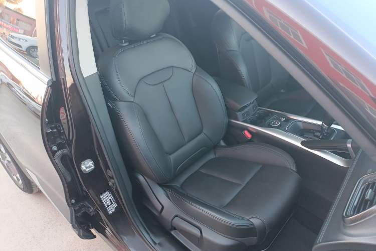 Used Renault Kadjar 2017 2.0L Two-Wheel Drive Luxury Edition Right Front Seat