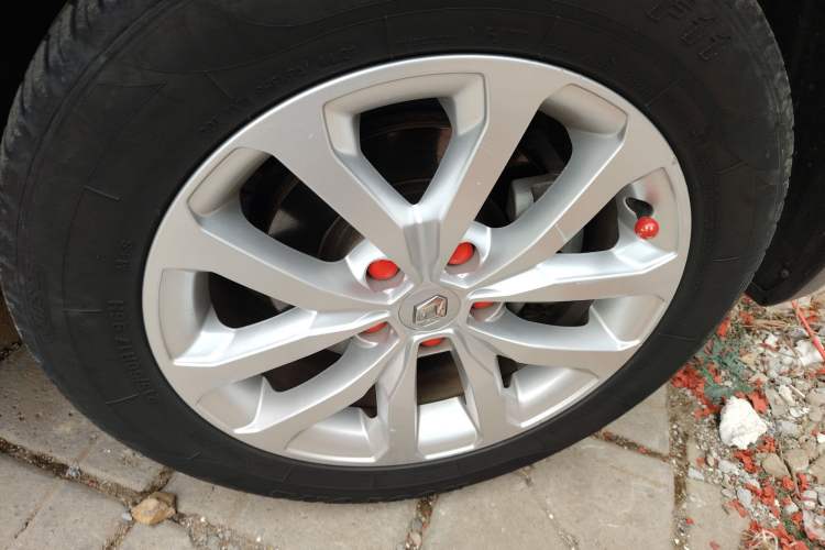 Used Renault Kadjar 2017 2.0L Two-Wheel Drive Comfort Edition Right Front Wheel Hub
