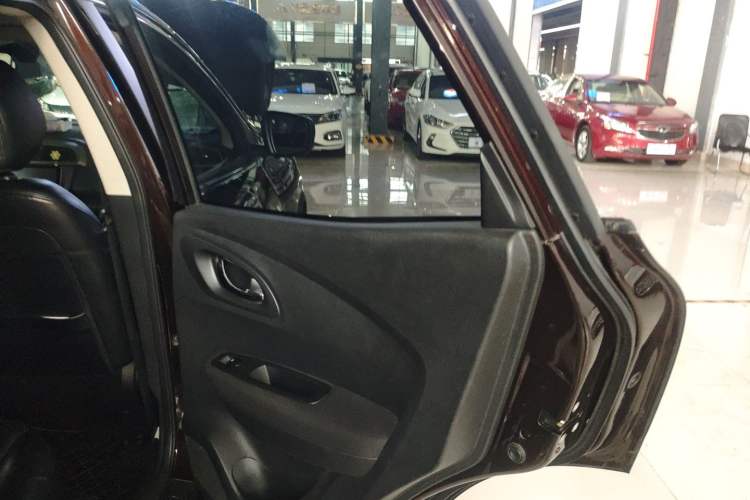 Used Renault Kadjar 2017 2.0L Two-Wheel Drive Comfort Edition Right Rear Door Interior