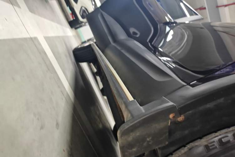 Used Renault Kadjar 2017 2.0L Two-Wheel Drive Comfort Edition Right Side Sill