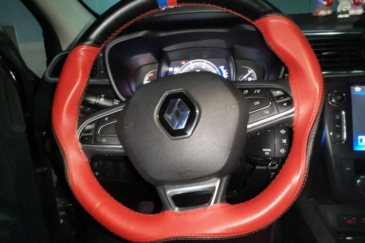Used Renault Kadjar 2017 2.0L Two-Wheel Drive Comfort Edition Steering Wheel