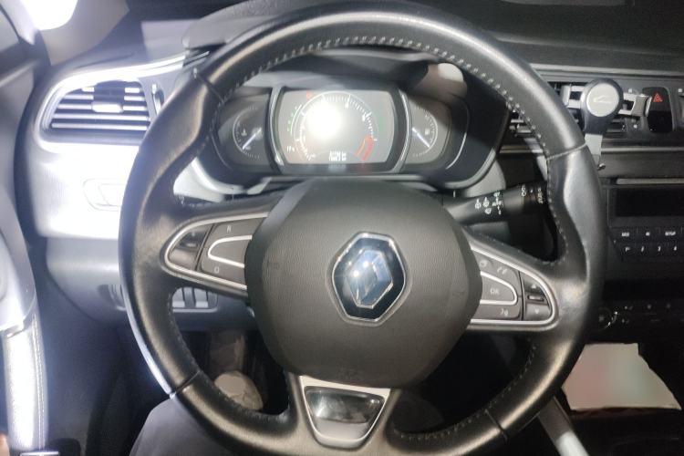 Used Renault Kadjar 2017 2.0L Two-Wheel Drive Comfort Edition Steering Wheel
