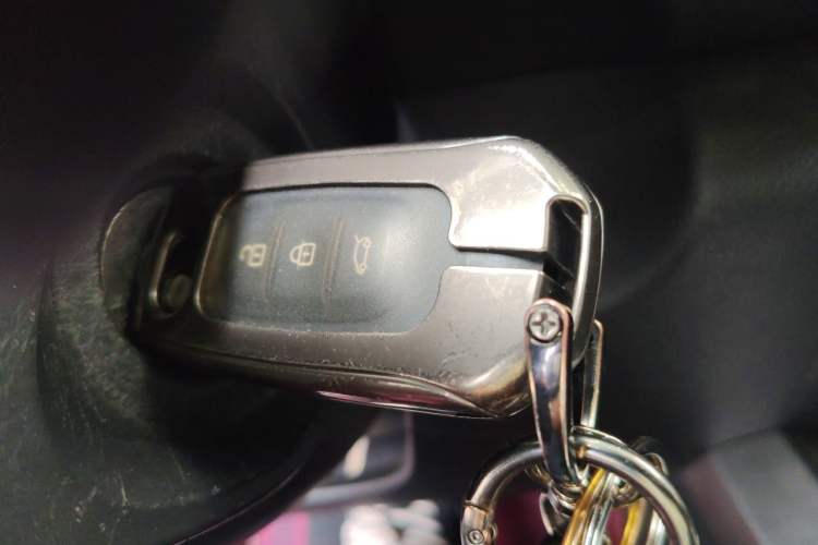 Used Renault Kadjar 2017 2.0L Two-Wheel Drive Comfort Edition Vehicle Key
