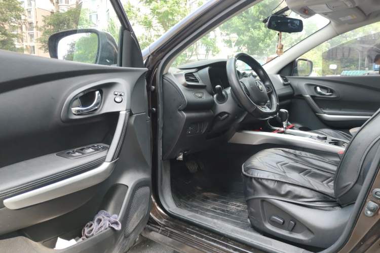 Used Renault Kadjar 2017 2.0L Two-Wheel Drive Luxury Edition Driver Seat